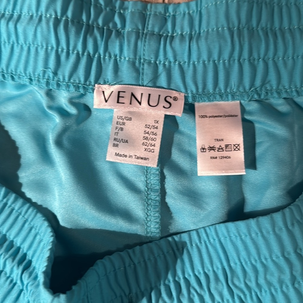 Like new VENUS board shorts - Picture 2 of 6